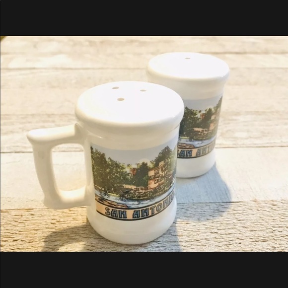 Vintage Salt And Pepper Shakers Texas Beer Stein Mugs San Antonio - Picture 5 of 8